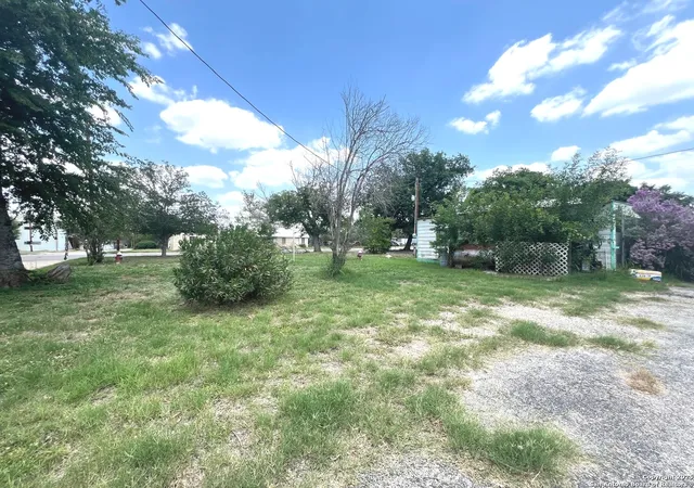 18th image of 413 4th St, Poteet, TX 78065 | MLS# 1874490