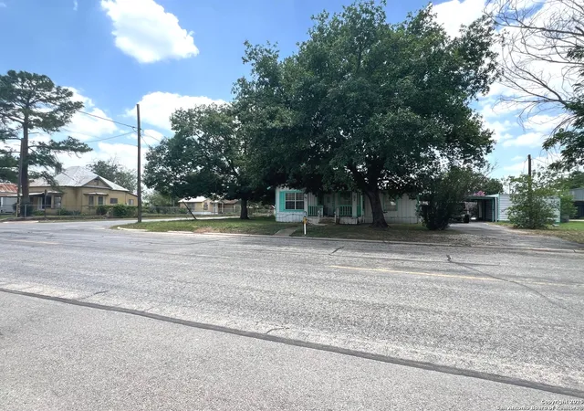 2nd image of 413 4th St, Poteet, TX 78065 | MLS# 1874490