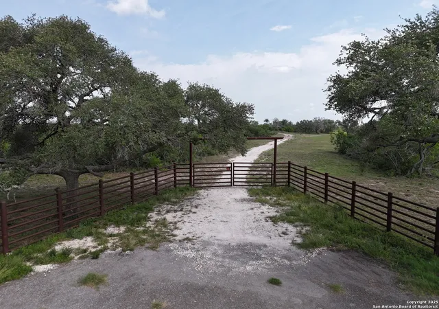 40th image of 4552 Mineral Cemetary Rd, Beeville, TX 78102 | MLS# 1874709