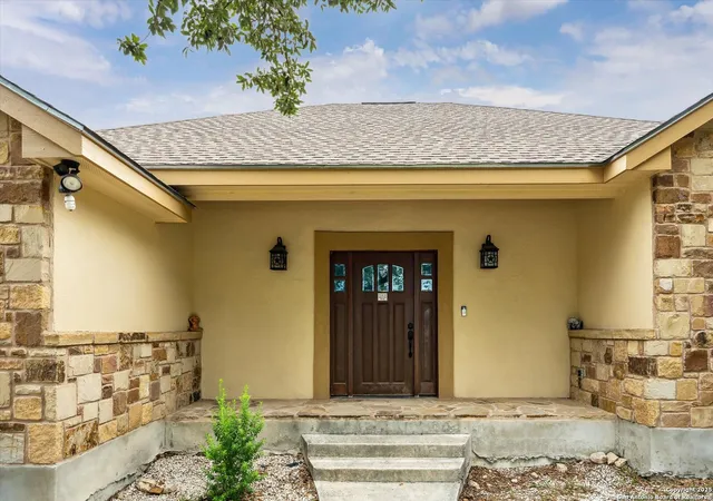 Photo 4 of Sale Pending at 2260 Rocky Ridge Loop, Canyon Lake, TX 78133 | MLS# 1874790 | Listing updated on 2025-12-02
