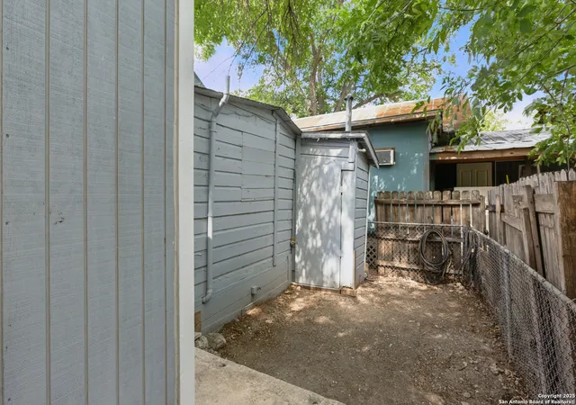 Photo 3 of Single family home for sale at 1105 Delgado St, San Antonio, TX 78207 | MLS# 1874844 | Listing updated on 2025-12-18