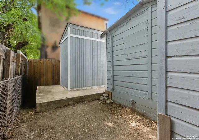 Photo 4 of Single family home for sale at 1105 Delgado St, San Antonio, TX 78207 | MLS# 1874844 | Listing updated on 2025-12-18