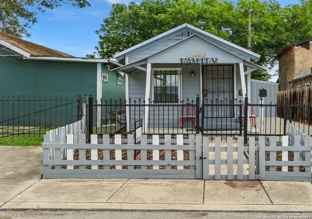 Photo 2 of Single family home for sale at 1105 Delgado St, San Antonio, TX 78207 | MLS# 1874844 | Listing updated on 2025-12-18