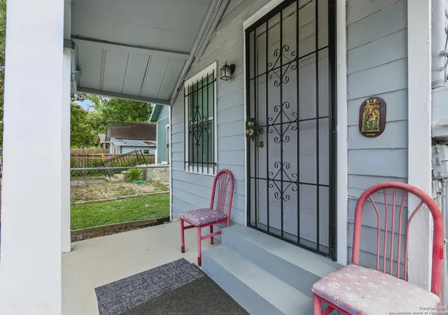 Photo 3 of Single family home for sale at 1105 Delgado St, San Antonio, TX 78207 | MLS# 1874844 | Listing updated on 2025-12-18