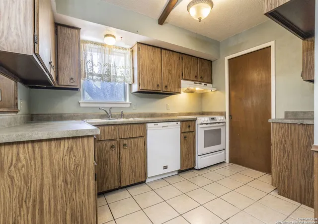 Photo 4 of Single family home for sale at 6618 N Forest Bend, San Antonio, TX 78240 | MLS# 1874938 | Listing updated on 2025-09-16
