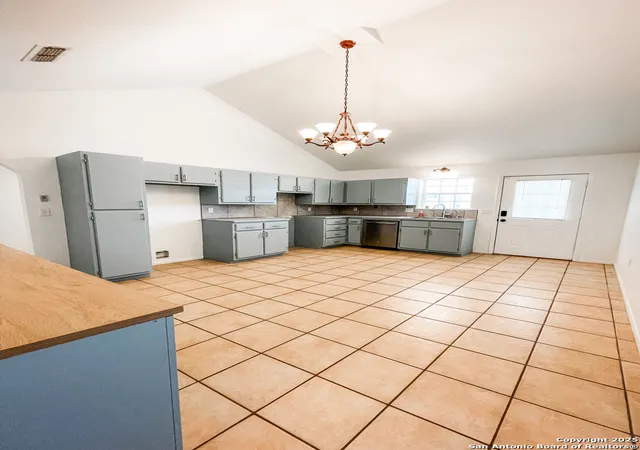Photo 3 of Single family home for sale at 212 S High, Uvalde, TX 78801 | MLS# 1874954 | Listing updated on 2025-06-22