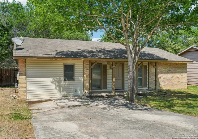 Photo 3 of Single family home for sale at 118 N Meadow St, Converse, TX 78109 | MLS# 1874976 | Listing updated on 2025-08-30