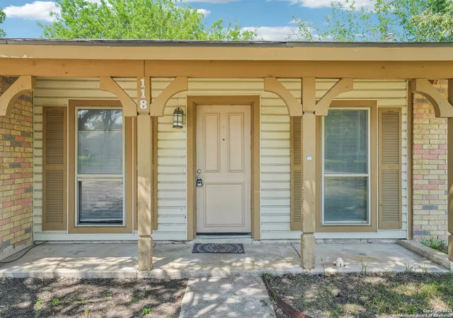 Photo 3 of Single family home for sale at 118 N Meadow St, Converse, TX 78109 | MLS# 1874976 | Listing updated on 2025-08-30