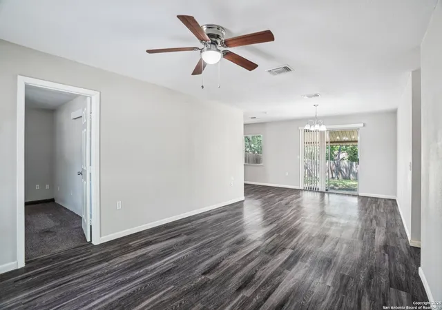 Photo 4 of Single family home for sale at 118 N Meadow St, Converse, TX 78109 | MLS# 1874976 | Listing updated on 2025-08-30