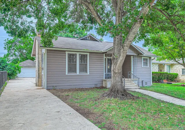Photo 2 of Sale Pending at 1118 Bailey, San Antonio, TX 78210 | MLS# 1875070 | Listing updated on 2025-09-29