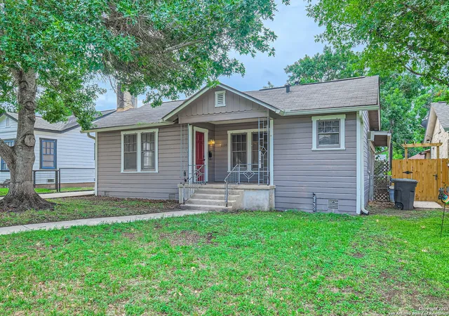 Photo 3 of Sale Pending at 1118 Bailey, San Antonio, TX 78210 | MLS# 1875070 | Listing updated on 2025-09-29
