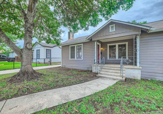 Photo 3 of Sale Pending at 1118 Bailey, San Antonio, TX 78210 | MLS# 1875070 | Listing updated on 2025-09-29