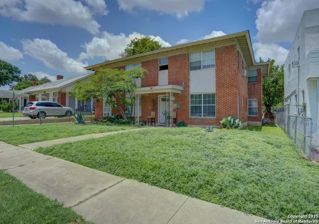 Photo 1 of Sale Pending at 1511 W Woodlawn, San Antonio, TX 78201 | MLS# 1875149 | Listing updated on 2025-11-05