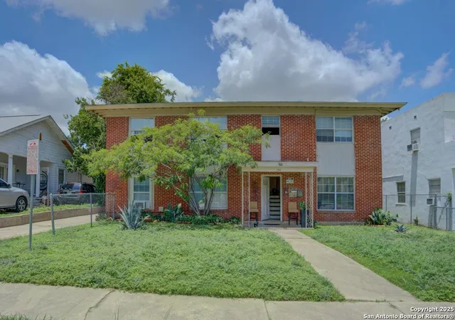 Photo 2 of Sale Pending at 1511 W Woodlawn, San Antonio, TX 78201 | MLS# 1875149 | Listing updated on 2025-11-05