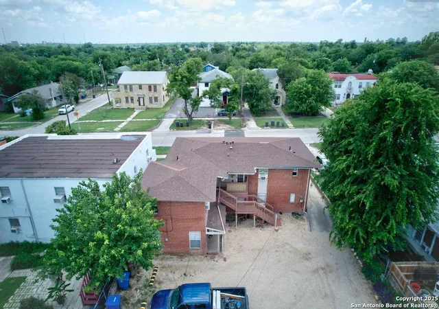 Photo 3 of Sale Pending at 1511 W Woodlawn, San Antonio, TX 78201 | MLS# 1875149 | Listing updated on 2025-11-05