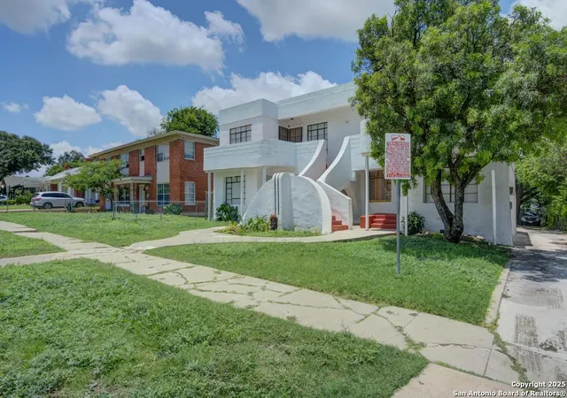 Photo 2 of Sale Pending at 1509 W Woodlawn, San Antonio, TX 78201 | MLS# 1875159 | Listing updated on 2025-10-07