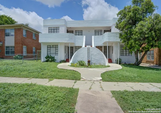 Photo 3 of Sale Pending at 1509 W Woodlawn, San Antonio, TX 78201 | MLS# 1875159 | Listing updated on 2025-10-07
