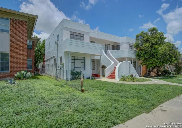 Photo 3 of Sale Pending at 1509 W Woodlawn, San Antonio, TX 78201 | MLS# 1875159 | Listing updated on 2025-10-07