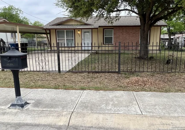 Photo 2 of Sale Pending at 627 Baltzell, San Antonio, TX 78221 | MLS# 1875197 | Listing updated on 2025-11-08