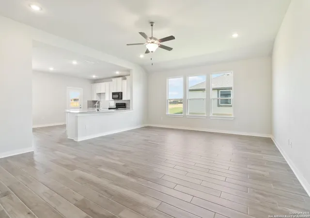 Photo 4 of Sale Pending at 1619 Vista View Dr, Pleasanton, TX 78064 | MLS# 1875231 | Listing updated on 2026-02-17