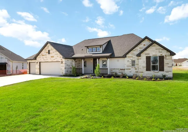 Photo 3 of Single family home for sale at 1562 Vista View Dr, Pleasanton, TX 78064 | MLS# 1875241 | Listing updated on 2026-07-01