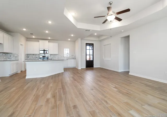 Photo 4 of Single family home for sale at 1562 Vista View Dr, Pleasanton, TX 78064 | MLS# 1875241 | Listing updated on 2026-07-01