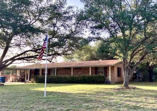 Photo 2 of Single family home for sale at 404 Alta, Pleasanton, TX 78064 | MLS# 1875348 | Listing updated on 2025-07-11