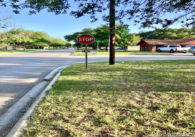 Photo 3 of Single family home for sale at 404 Alta, Pleasanton, TX 78064 | MLS# 1875348 | Listing updated on 2025-07-11