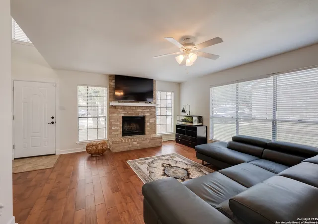 Photo 4 of Sale Pending at 2516 Hidden Grv, Schertz, TX 78154 | MLS# 1875368 | Listing updated on 2025-09-20