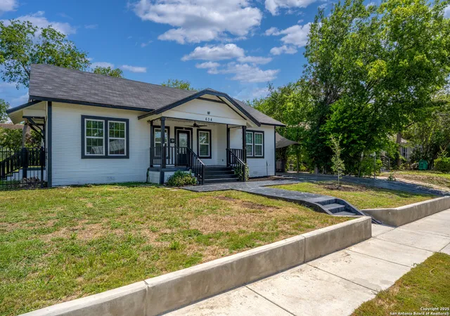 Photo 3 of Sale Pending at 634 Bailey Ave, San Antonio, TX 78210 | MLS# 1875388 | Listing updated on 2025-10-29