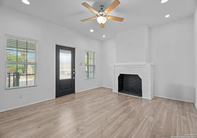 Photo 4 of Sale Pending at 634 Bailey Ave, San Antonio, TX 78210 | MLS# 1875388 | Listing updated on 2025-10-29