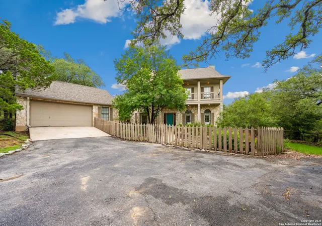 Photo 3 of Single family home for sale at 7 Mcinnis, Bulverde, TX 78163 | MLS# 1875437 | Listing updated on 2025-08-25