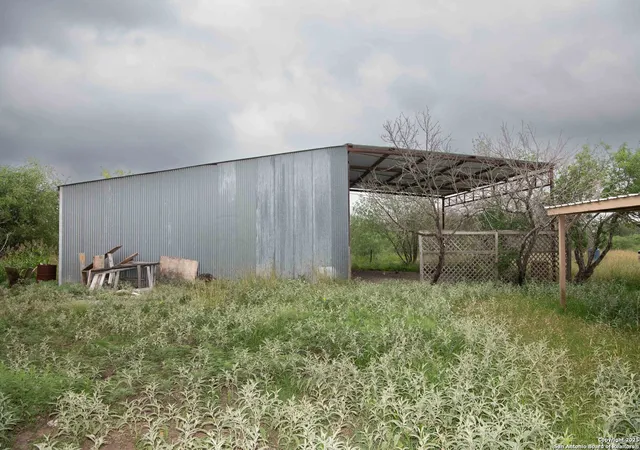 Photo 3 of Manufactured home for sale at 486 County Road 429, Uvalde, TX 78801 | MLS# 1875444 | Listing updated on 2025-10-21