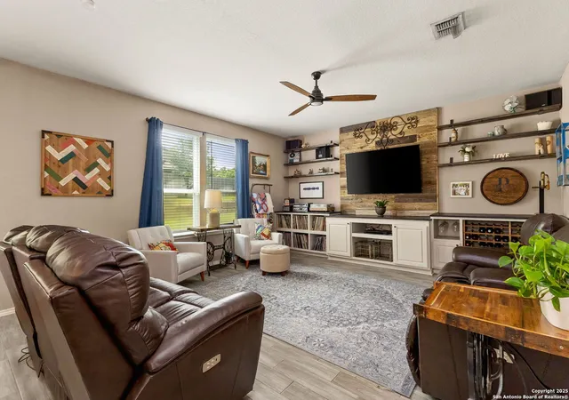 Photo 4 of Single family home for sale at 27306 Pollock, San Antonio, TX 78260 | MLS# 1875449 | Listing updated on 2025-10-06