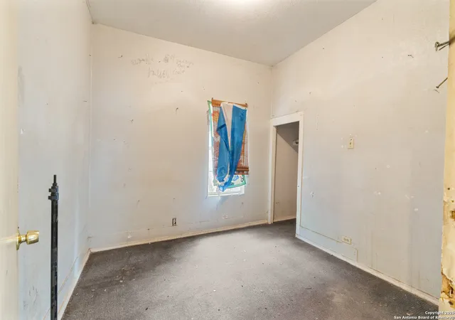 Photo 3 of Single family home for sale at 115 English Way, San Antonio, TX 78207 | MLS# 1875461 | Listing updated on 2026-04-24