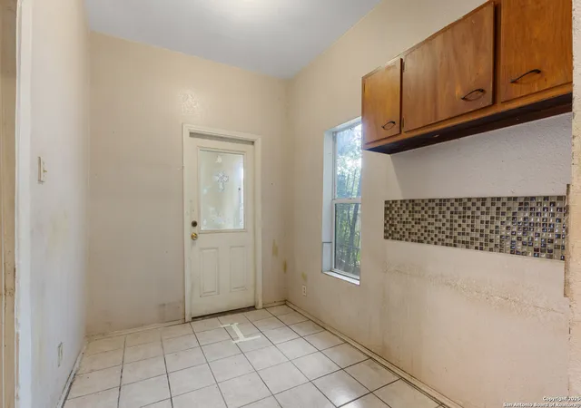 Photo 4 of Single family home for sale at 115 English Way, San Antonio, TX 78207 | MLS# 1875461 | Listing updated on 2026-04-24