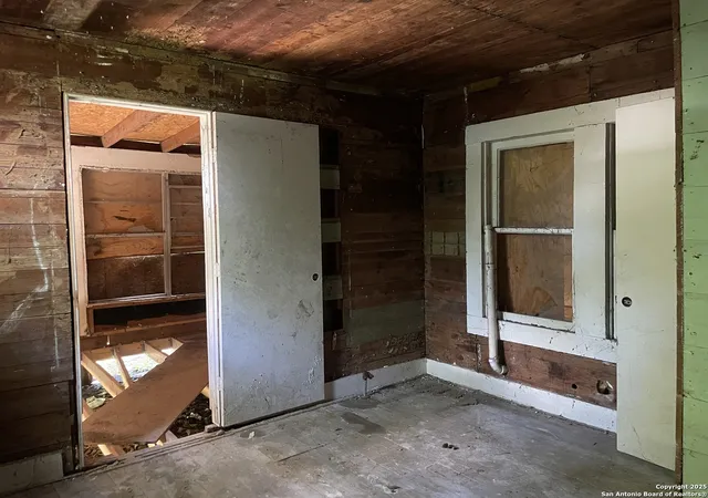 Photo 3 of Sale Pending at 945 Delgado, San Antonio, TX 78207 | MLS# 1875590 | Listing updated on 2025-11-05