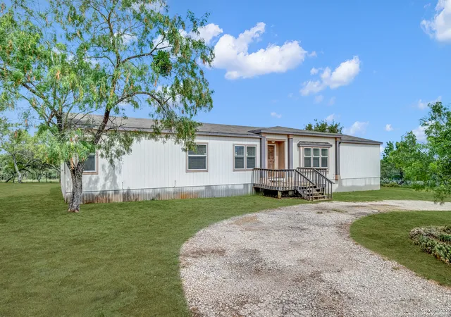 2nd image of 6 River Bluff Dr, Lytle, TX 78052 | MLS# 1875629