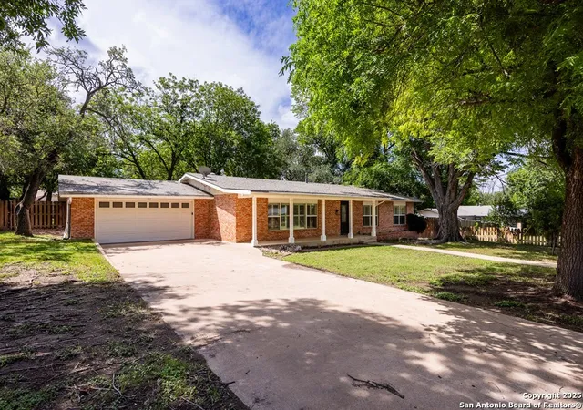 Photo 2 of Sale Pending at 541 Cardinal, Kerrville, TX 78028 | MLS# 1875640 | Listing updated on 2025-11-05