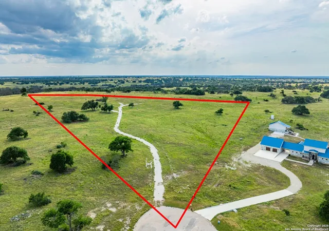 Photo 2 of Sale Pending at 439 Junker Hill Dr, Fredericksburg, TX 78624 | MLS# 1875722 | Listing updated on 2025-09-30