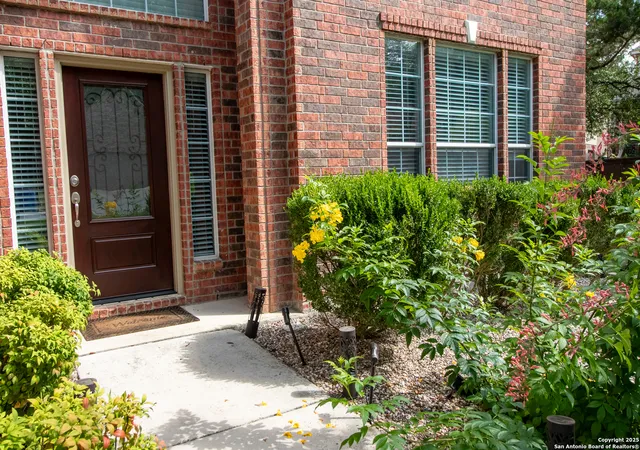 Photo 3 of Sale Pending at 24038 Waterhole Ln, San Antonio, TX 78261 | MLS# 1875723 | Listing updated on 2025-12-23