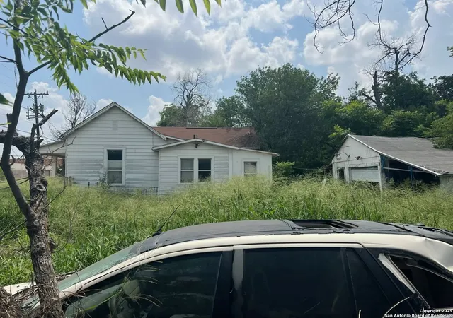 Photo 4 of Single family home for sale at 227 Seguin, San Antonio, TX 78208 | MLS# 1875767 | Listing updated on 2025-10-07