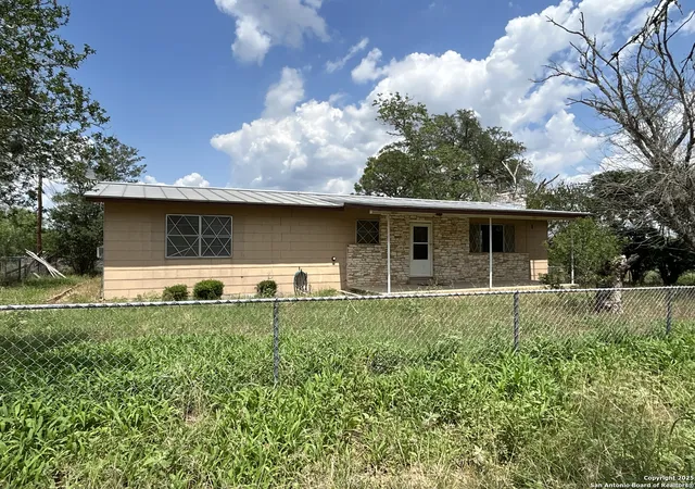 2nd image of 1626 Fm 1346, La Vernia, TX 78121 | MLS# 1875843