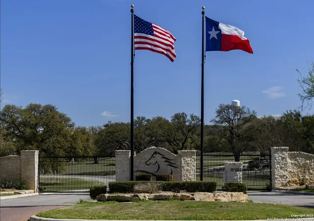 Photo 3 of Single family home for sale at 919 Pinto Cyn, Bandera, TX 78003 | MLS# 1875856 | Listing updated on 2025-10-02