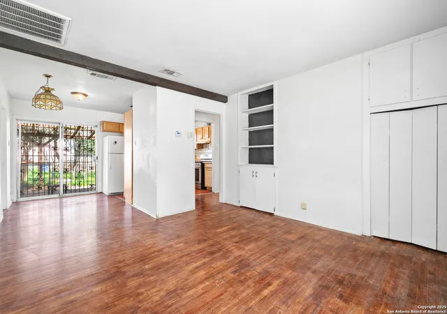 Photo 4 of Single family home for sale at 231 Craigmont, San Antonio, TX 78213 | MLS# 1875899 | Listing updated on 2025-10-15