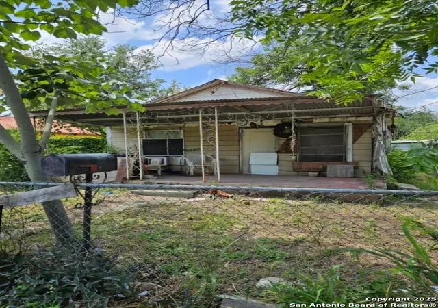 Photo 3 of Sale Pending at 209 Parkview, San Antonio, TX 78210 | MLS# 1876079 | Listing updated on 2025-10-02