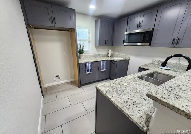 Photo 4 of Sale Pending at 102 Wonder, San Antonio, TX 78213 | MLS# 1876148 | Listing updated on 2025-10-23