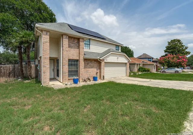 Photo 3 of Single family home for sale at 2500 Newning, Schertz, TX 78154 | MLS# 1876170 | Listing updated on 2025-07-25