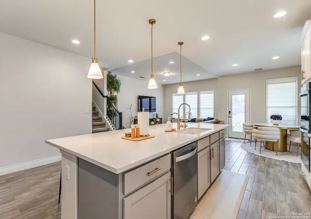 Photo 4 of Sale Pending at 607 Whitney, San Antonio, TX 78260 | MLS# 1876183 | Listing updated on 2025-09-28