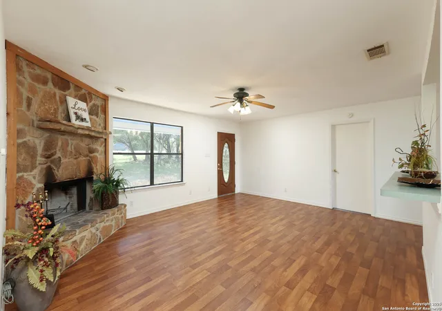 Photo 3 of Single family home for sale at 540 Soft Wind, Canyon Lake, TX 78133 | MLS# 1876222 | Listing updated on 2026-04-02
